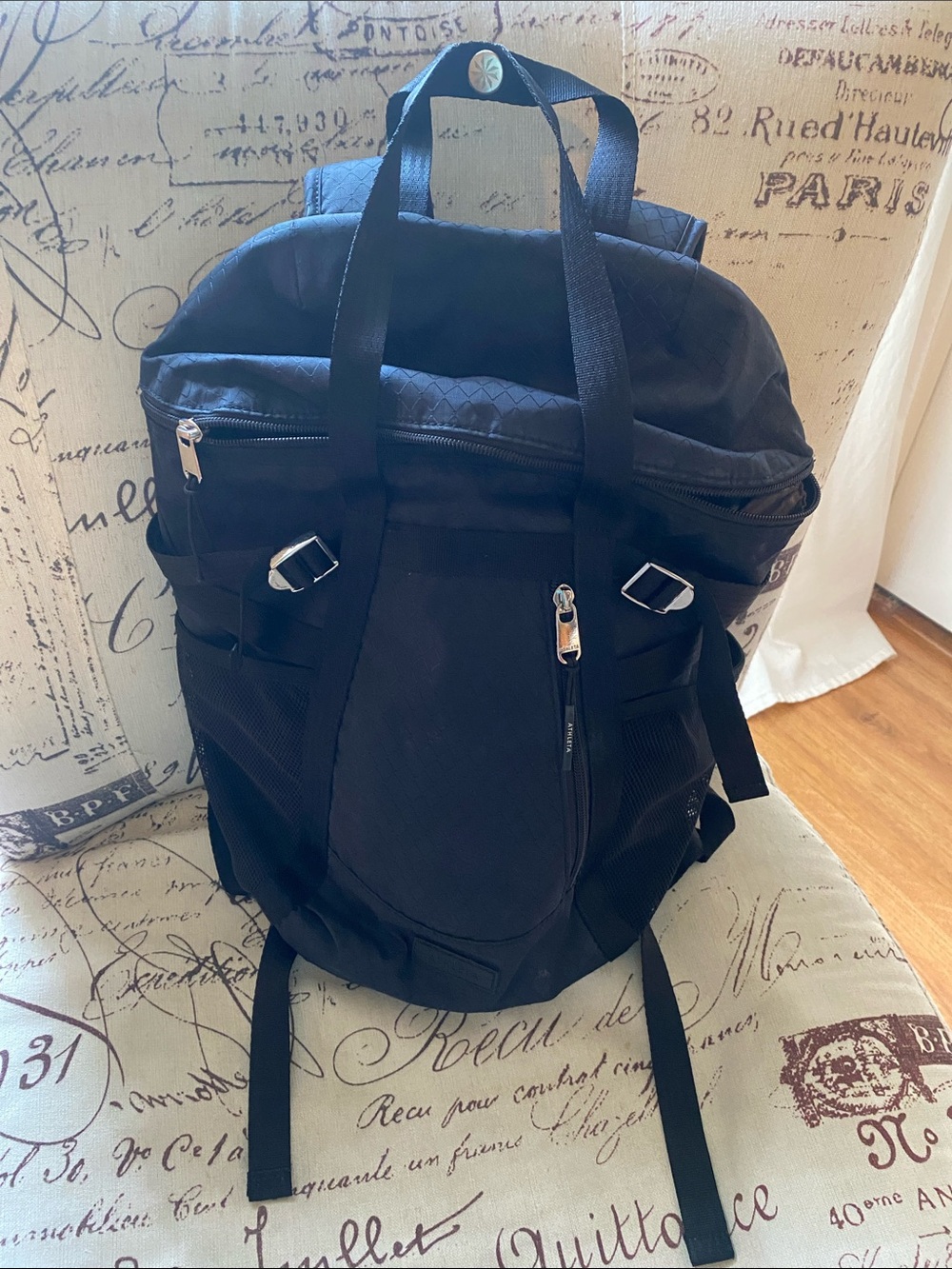 ATHLETA DAY PACK LIKE NEW
